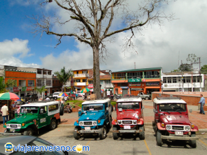 Parque Principal con transportes.