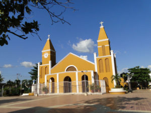 Fachada de la iglesia.