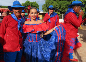 Azul y Rojo.