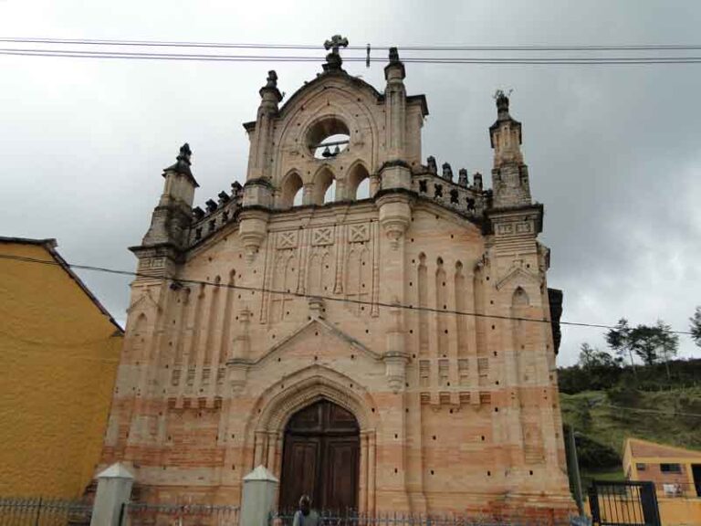 SantoDomingo (Antiquia) es llamado 'La Cuna del Costumbrismo'.