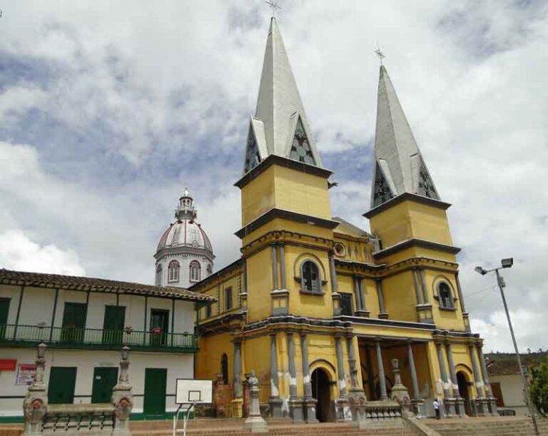 SantoDomingo (Antiquia) es llamado 'La Cuna del Costumbrismo'.