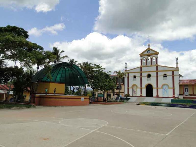 Pulí llamado con razón 'Pueblo paisaje de Cundinamarca'.