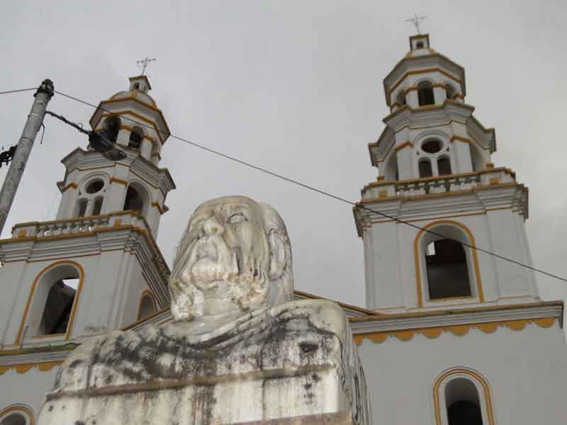 Estatua. 